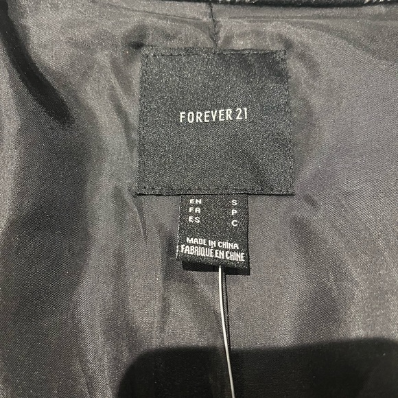 Women’s plaid lined shacket from Forever 21 - Picture 6 of 8